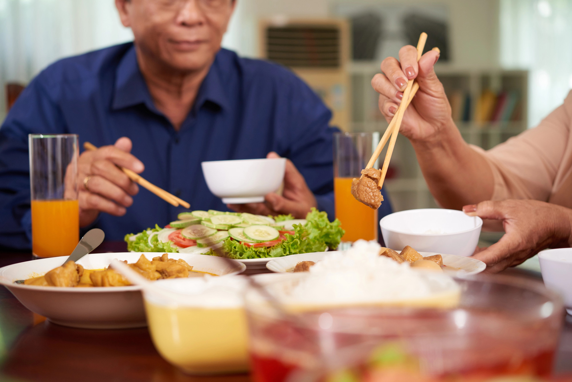 老年人更要搭伙吃饭